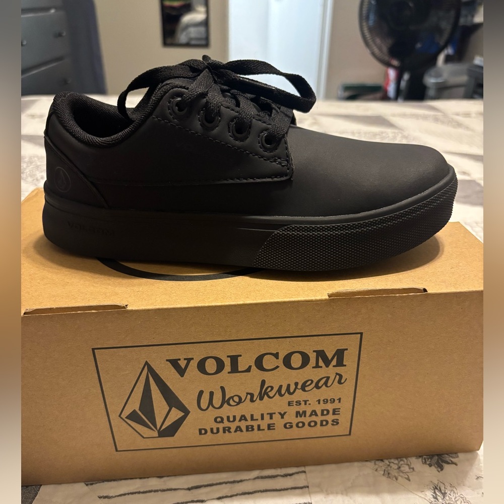 Volcom Men's Sleek Black Sneakers - Picture 4 of 9